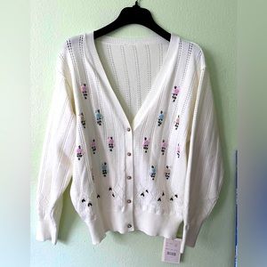 Petite Studio/Simple Retro White Floral Embroidered Cardigan (size L, NWT)